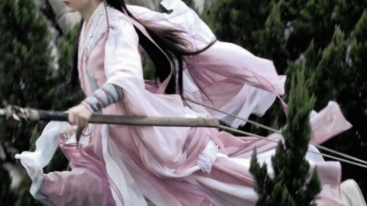 Someone’s like, “Dude, your outfit’s so flashy—can you even tell who’s winning the fight?” | I’m her