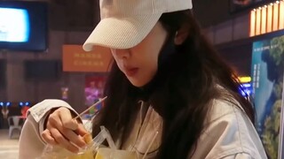 I love watching Yang Zi eat!!