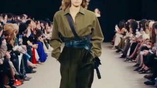 Setelah menonton peragaan busana ini, saya baru paham apa sebenarnya estetika karisma dari "fashion 