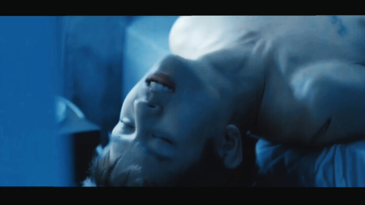 The best lure feeds the attack with his own blood, my vampire lover! !