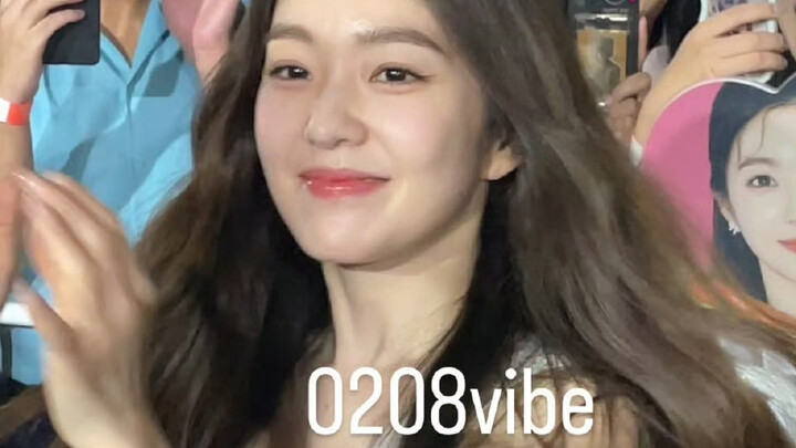 At the Bangkok concert, Bae Joo-hyun showed up in a sleeveless outfit—truly a goddess straight out o