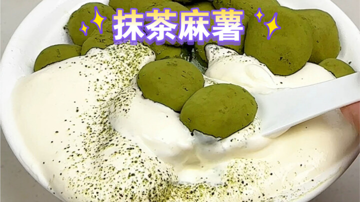 Beruntung pernah mencicipi es mochi matcha ini di jalan-jalan Chongqing sekali, mochi yang kenyal di