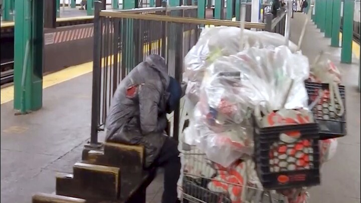 Stasiun metro Tiongkok punya galeri, stasiun metro Amerika punya...