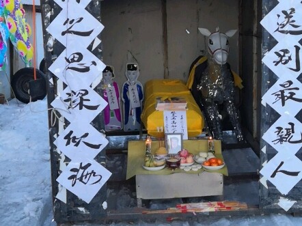 توفي المعلم غاو، خبير إصلاح الساعات.