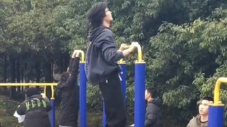 Mahasiswa yang baru saja mengambil alih tubuh itu dipanggil untuk menjalani pemeriksaan fisik