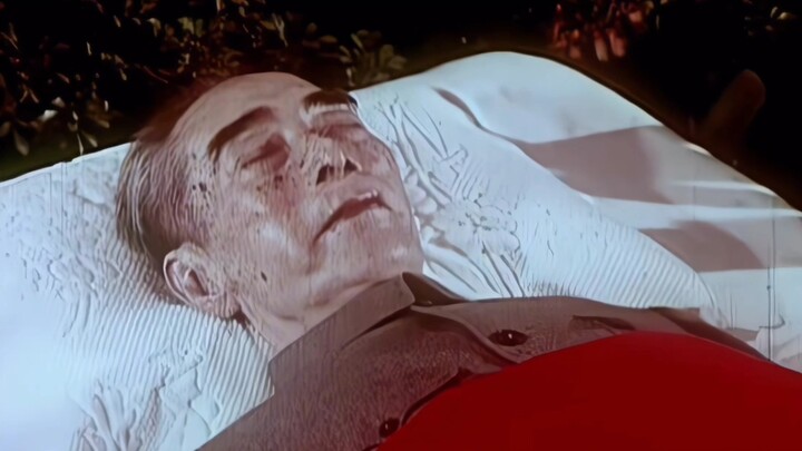 Shh, Premier Zhou is asleep~
