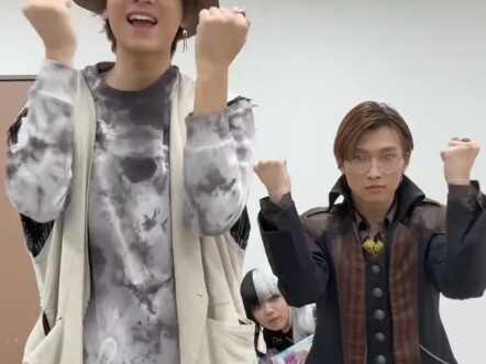 Lakia (Shoji Kohei) and Nielub (Takizawa Ryo) dance the ED dance of the Brilliant One, and Sita (Kaw