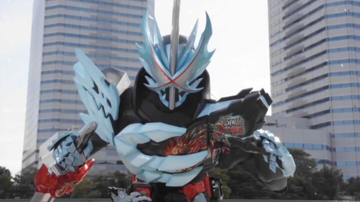 [Kamen Rider Sabre]: "Peralatan naga kuno bergantung pada perampokannya."