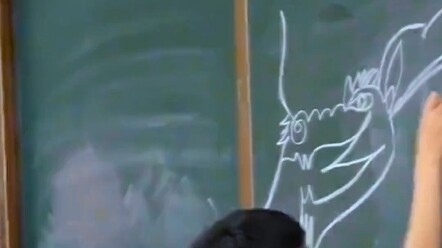 April 20, Henan. Kids' "hidden talents"—drawing a dragon in one continuous stroke