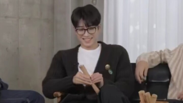 Khi toàn thể Wonwoo làm nũng thì bị các thành viên bắt gặp...