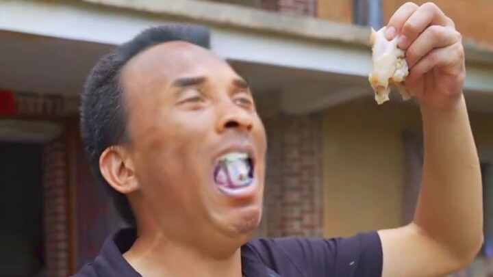 Tuan Penjara Makan Sashimi Ikan Pari Raksasa