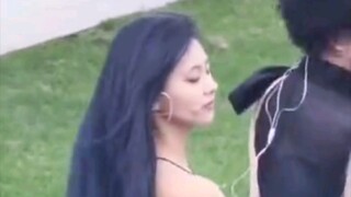 She looks beautiful even without makeup during rehearsals.