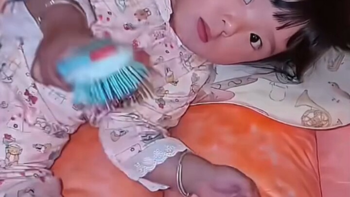 ตื่นกลางดึกแล้วแอบมองลุงเล่นเกมอย่างเงียบๆ