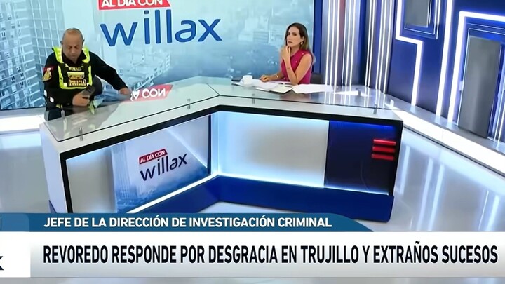 General huye del set y no responde pregunta...