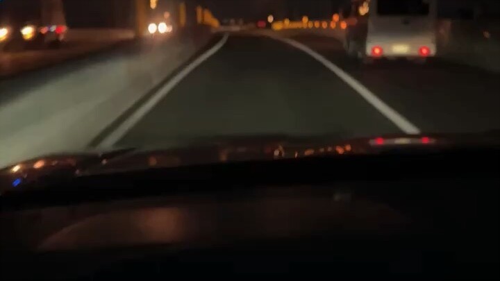 村上春樹說：“ 挫折不會主動說話，卻常在暗中助你成長，昨日的你承受的有多深，來日的你榮耀就有多高遠。”