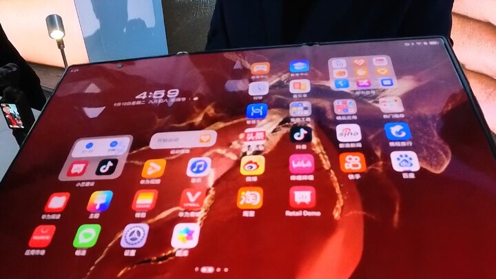 2分钟沉浸式体验华为Mate XT！实机上手还是很惊艳的…#华为发布会##华为Matext#