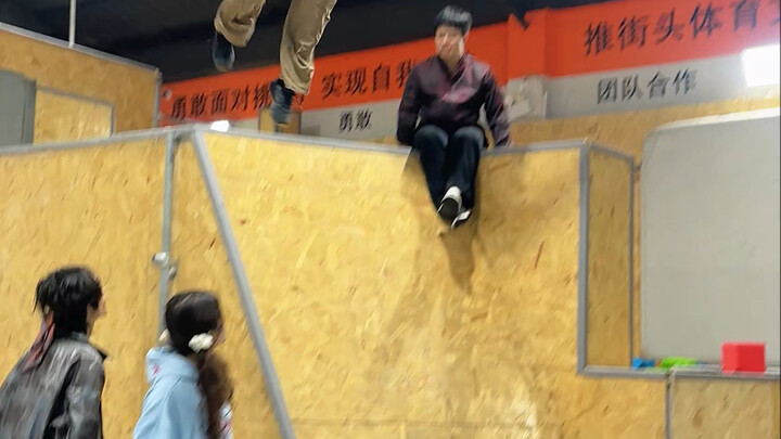 มาท้าดวลกับพวกเรา 4 เน็ตไอดอลพาร์คัวร์ยอดวิวหลักล้าน ฮ่าๆ รู้สึกอึดอัดเลยใช่ไหม?