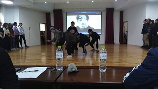 [dance cover] Người cố vấn trong phiên tòa thứ hai về vụ thả mic trong bữa tiệc mừng năm mới của một