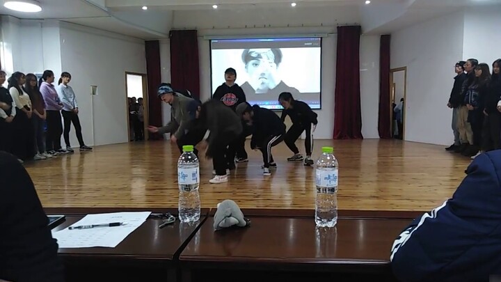 [Dance Cover] The second trial of mic drop at a certain university’s New Year’s Eve party caused the