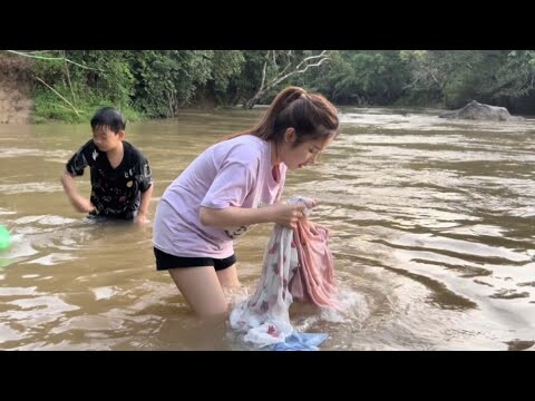 สาวๆ ชักผ้า ที่บ้านป่า วิถีชีวิตสาวบ้านนอก
