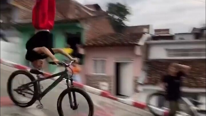 比极限国度好玩