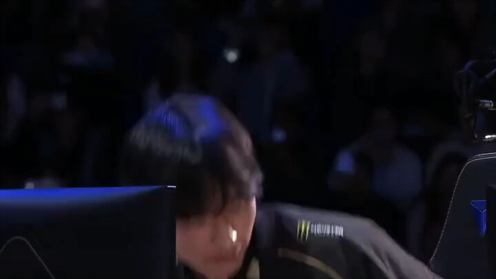 Viper3 kept clicking his mouse nonstop, because he knew that as soon as he stopped, Peanut would dis