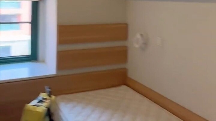 Over 100 billionaire alumni—money is definitely not an issue!