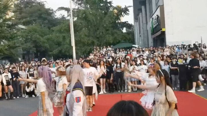 Sekelompok orang di Institut Pendidikan Chengdu ternyata melakukan hal seperti ini...《LL》