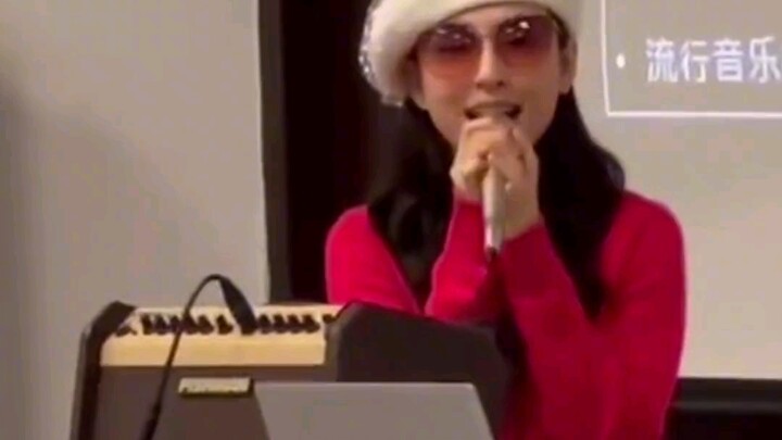 Seems like this is really the first time I’ve ever heard Wu Qian sing! But she sounds absolutely ama