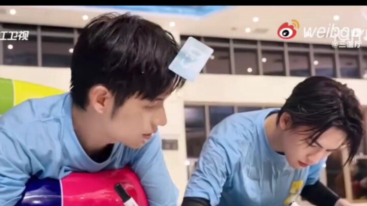 ที่ตลกที่สุดคือจางเหยียนฉี ซึ่งมีวุฒิอนุปริญญา กลับตอบถูก