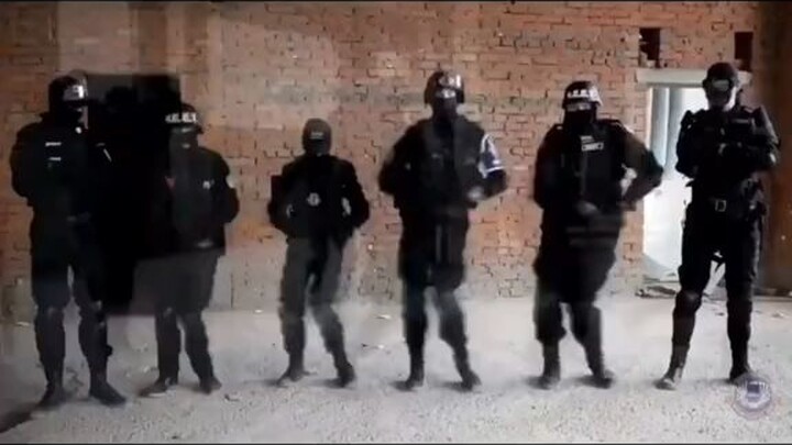 anh em chuẩn bị vào vị trí