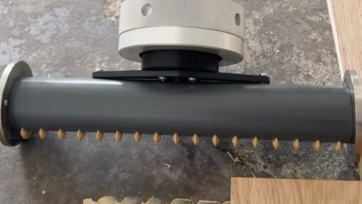 Wood floor caulking tool