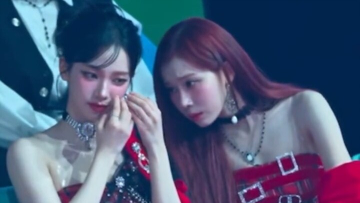 รู้สึกชัดเจนว่ามีอะไรอยู่บนหน้า แต่เอามือคว้าเท่าไหร่ก็ไม่เจอ ^จับไม่ติด มองก็ไม่เห็น