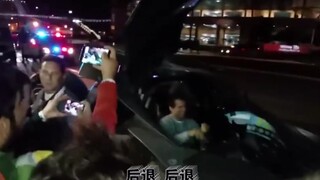 开蝙蝠车的不一定是蝙蝠侠，还可能是扎克施耐德