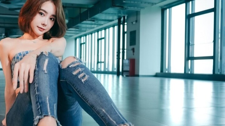 Apakah menari sambil mengenakan celana jeans ketat terlihat begitu bagus?