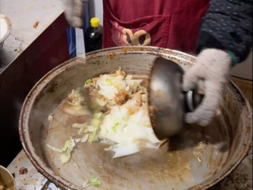 Cold skin noodles can even be stir-fried! The favorite budget eatery of Xi’an college students!