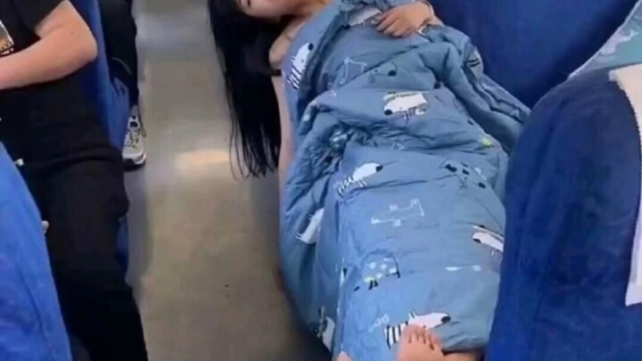 [Funeral-Themed Blind Box] A woman actually fell asleep in public on a train… (doge)