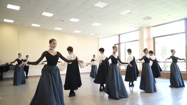 【Balet】Minuet (tarian klasik abad ke-17) - Akademi Balet Negara Moskow (Sekolah Balet Negara Moskow)