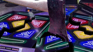 被爆打的跳舞机