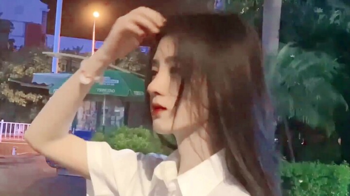 Everyone can see Sister Ju’s beauty.