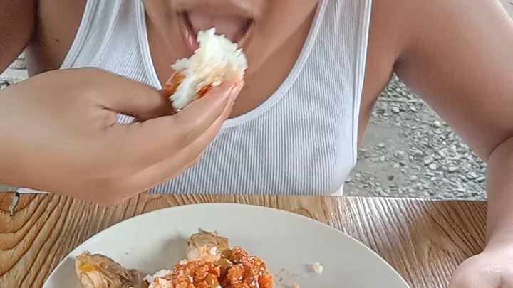 yamyam eating