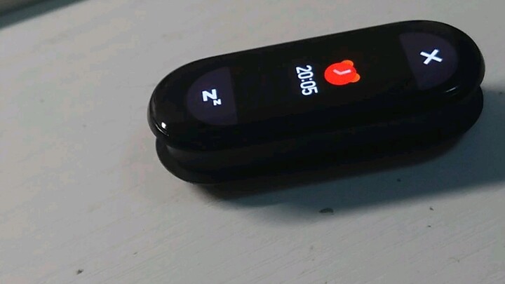 Dia bahkan bisa menggetarkan dirinya sendiri (Xiaomi nih, ngasih getaran sebagus ini di sini)