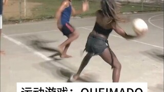 Permainan olahraga populer di jalanan dan stadion Brasil: QUEIMADO. Aturan mainnya adalah tim yang b
