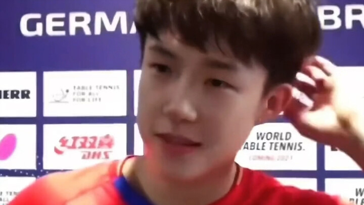 وَانغ تشُوقِين يعيد تعريف غطاء الرأس والوجه!