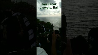 menikmati pertunjukan tari kecak di uluwatu, Bali #tarian #budaya #kecakdance #bali