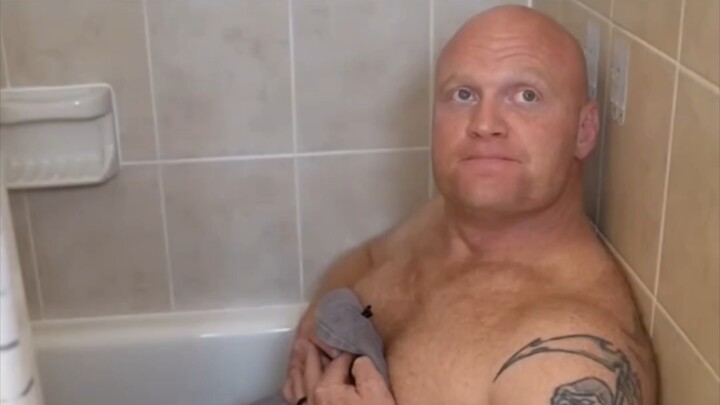 لقد انزلقت وصادف أن زجاجة الصابون دخلت... | تعلم الكلمات أثناء التصفح 81