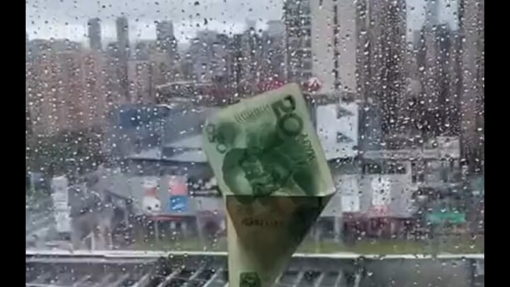 Năm nay chẳng kiếm được đồng nào, đến ông trời cũng thấy xót xa nên ban cơm cho rồi!