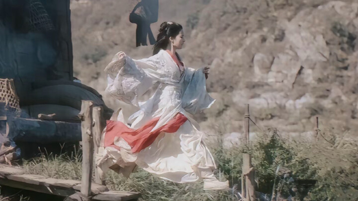 [Liu Yifei] While other female leads are bawling and can’t even get up after falling, this heroine h