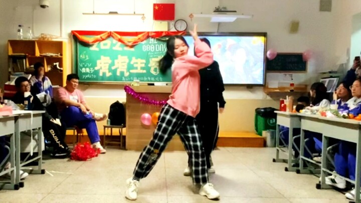 元旦晚会《PINGPONG》女高中生双人翻跳