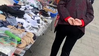 Sau khi bạn 20 tuổi, bạn không thể ăn mặc như trẻ con nữa.